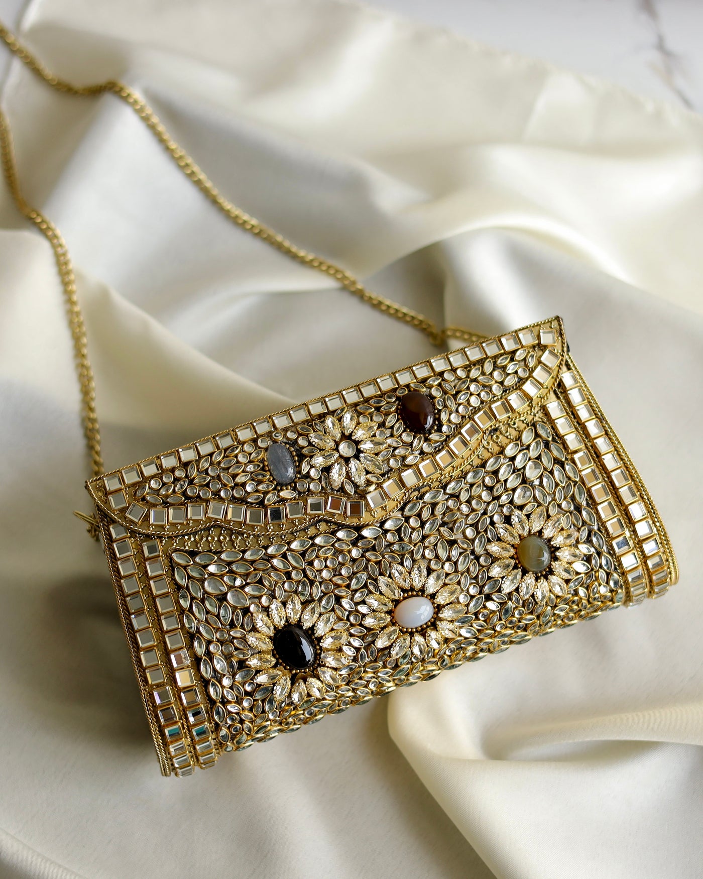 AYNOOR CLUTCH