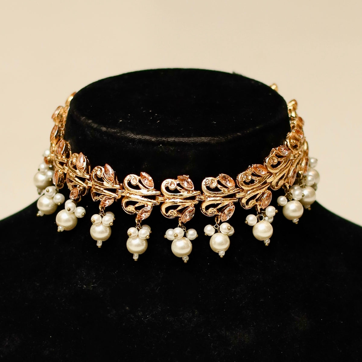 SHEHNAI CHOKER