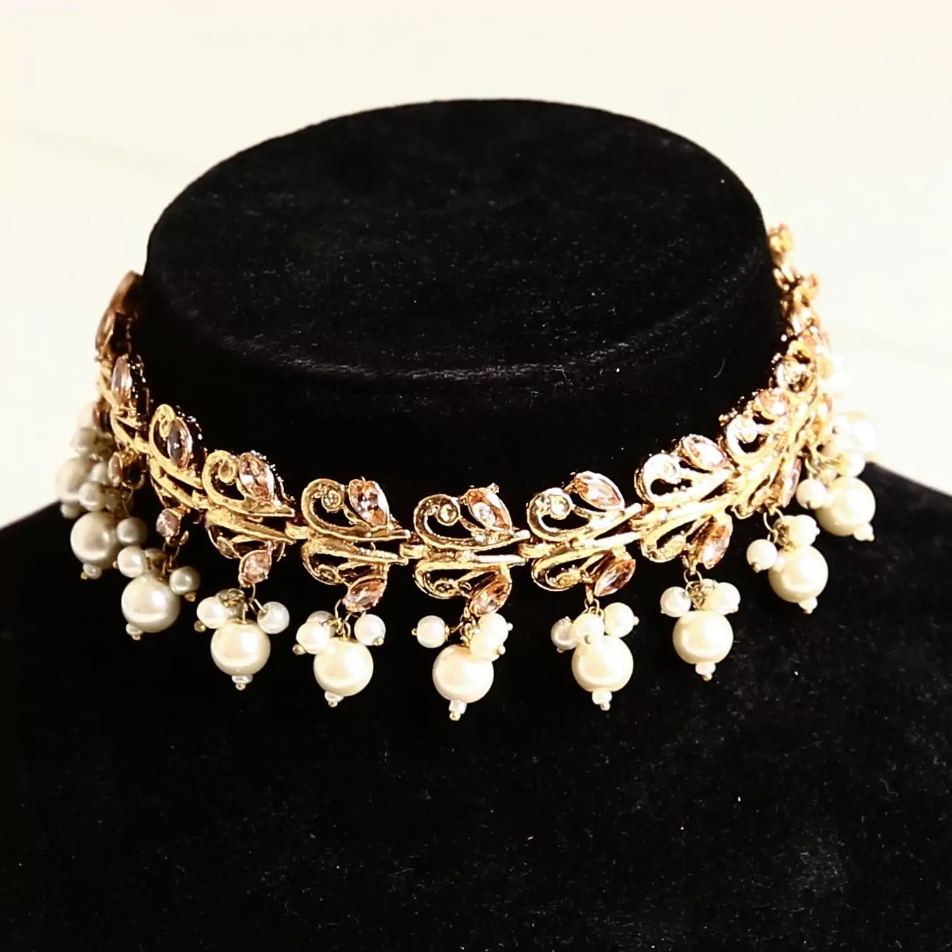 SHEHNAI CHOKER