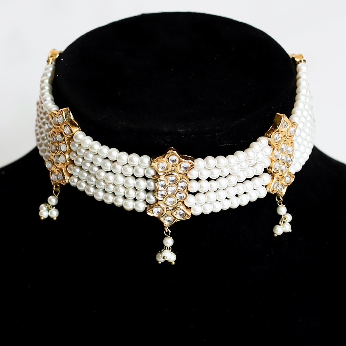 MEHRU CHOKER