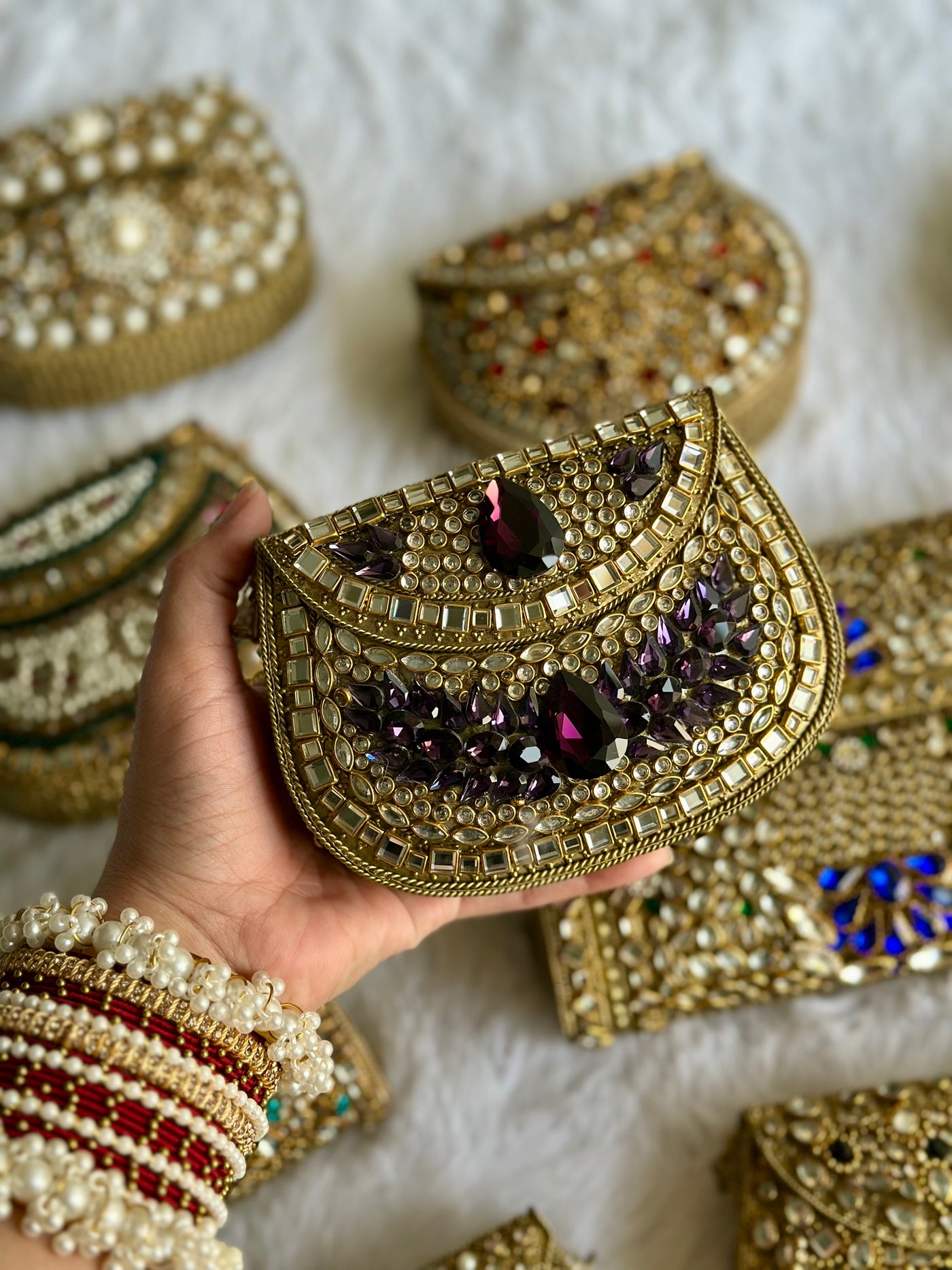 GULAAL CLUTCH