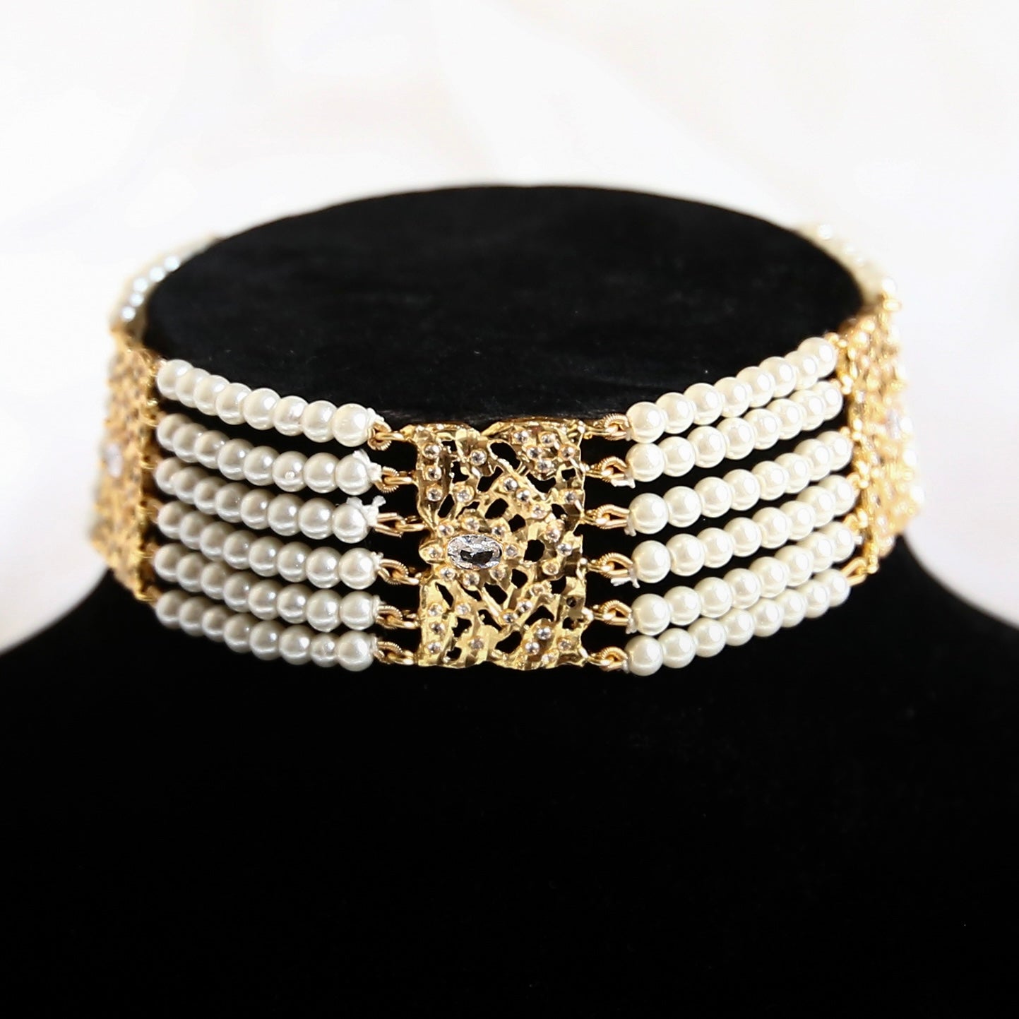 RUTAAB CHOKER