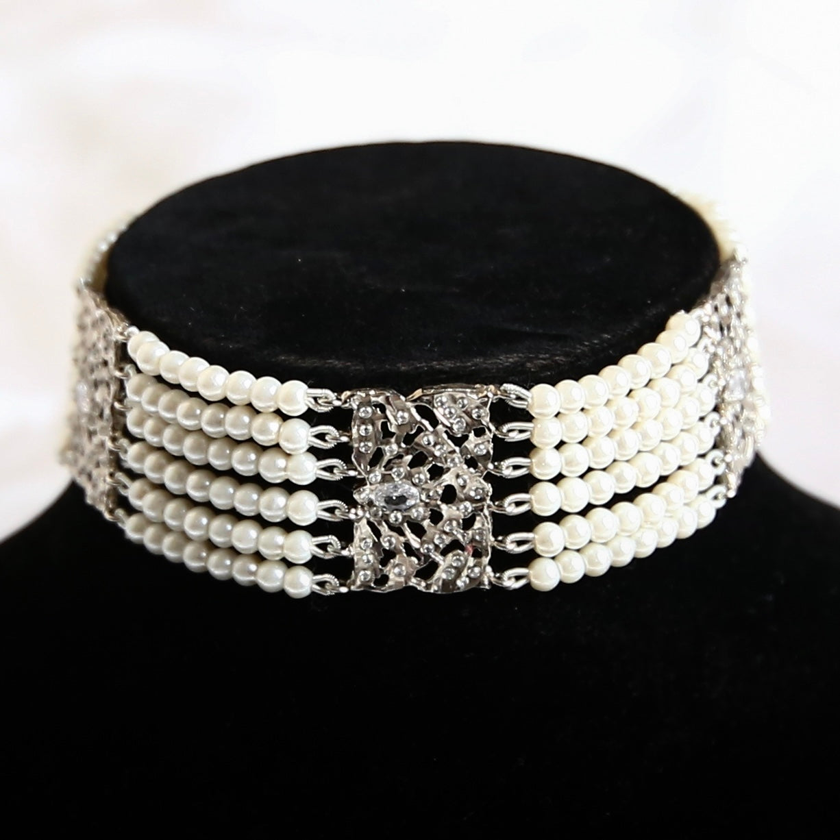 RUTAAB CHOKER