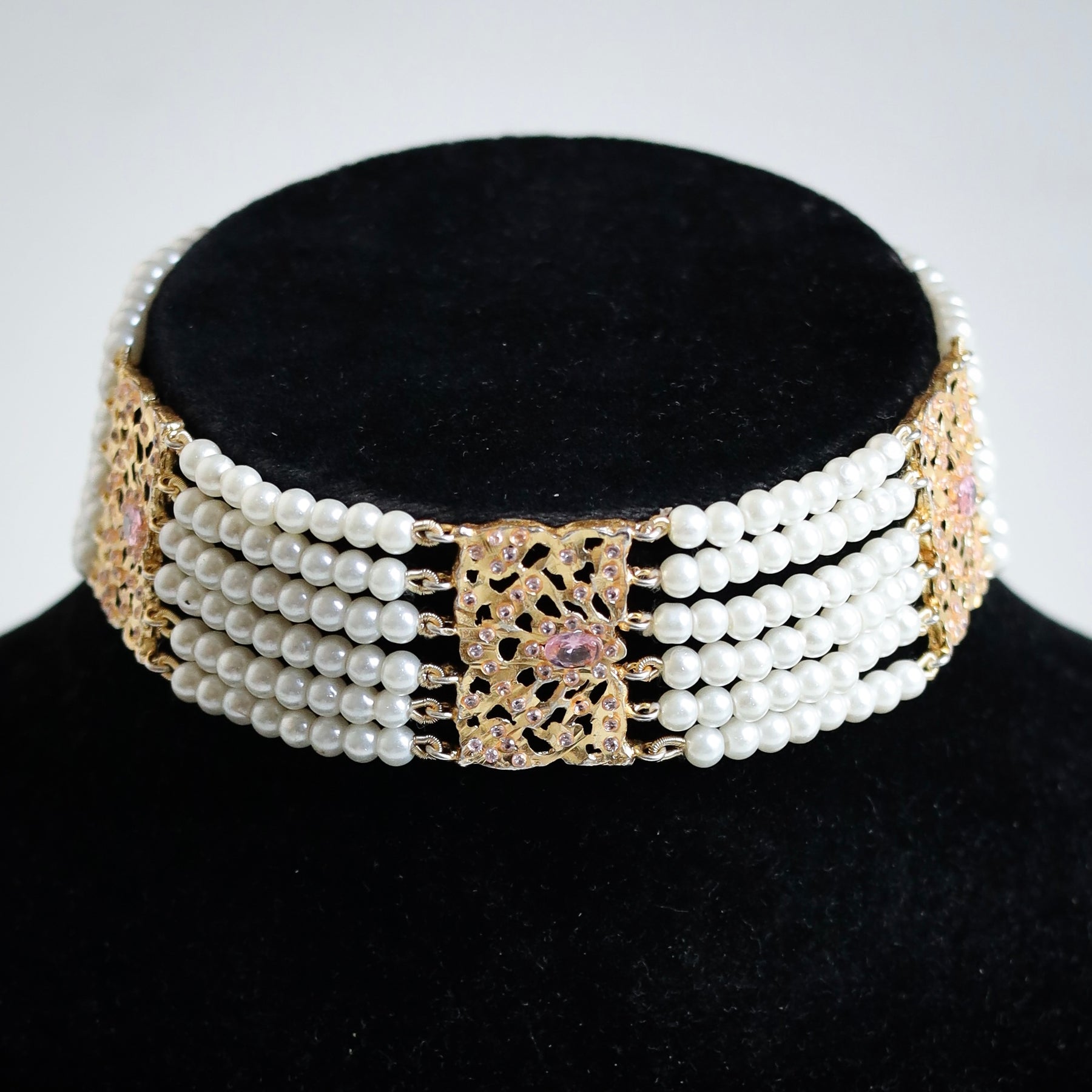 RUTAAB CHOKER