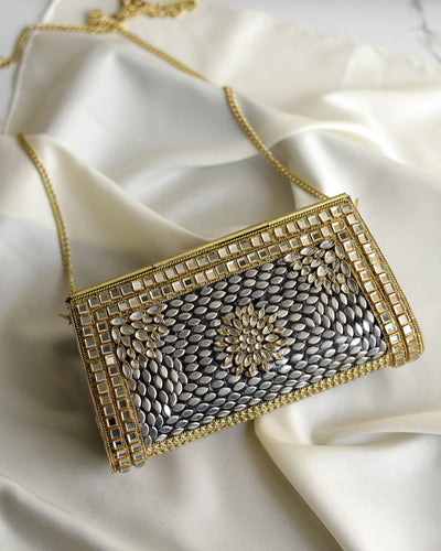 AYNOOR CLUTCH