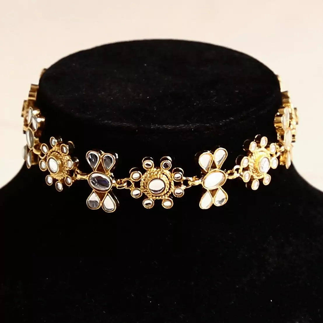 NAZNIN CHOKER